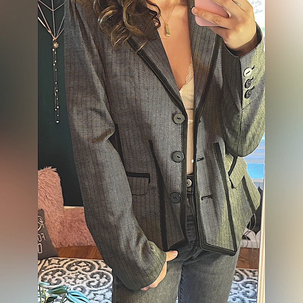y2k fitted pinstriped black and brown contrast blazer ✨